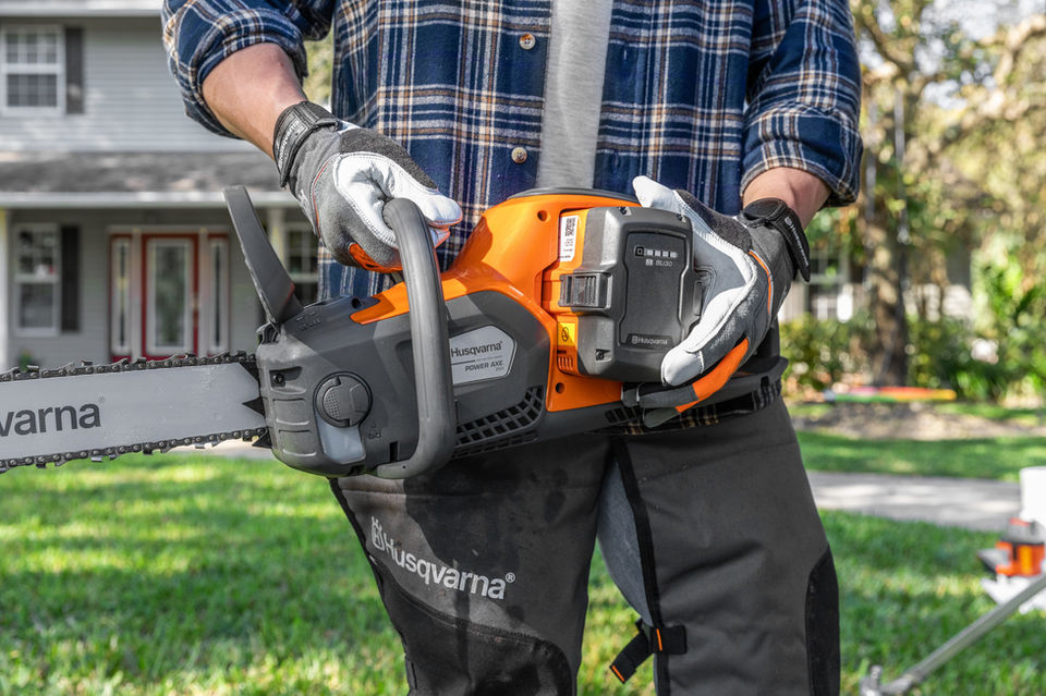 Husqvarna 350i Battery Powered Chainsaw