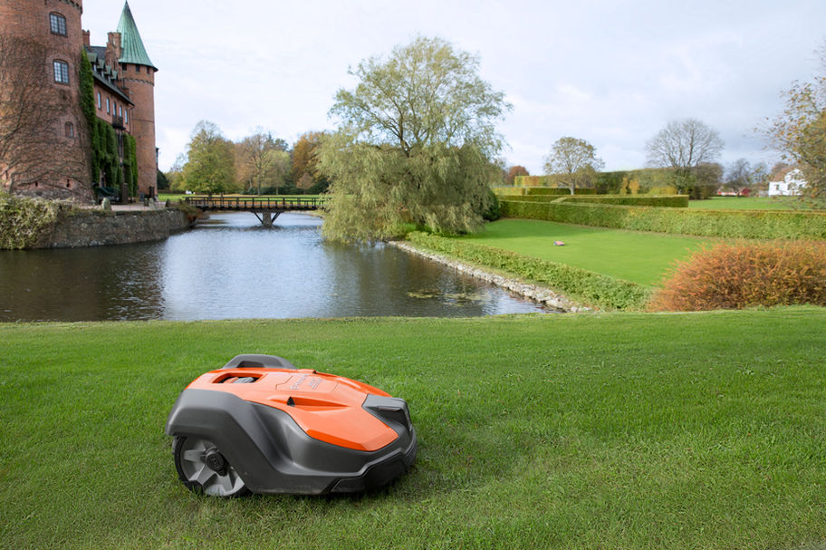 Husqvarna 520 Battery Powered Robotic Mower