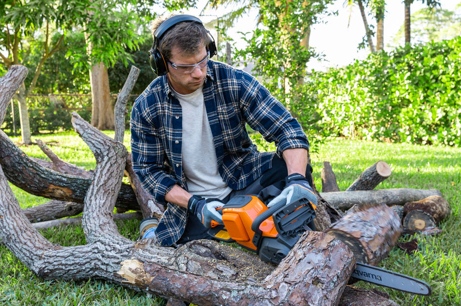 Husqvarna 350i Battery Powered Chainsaw