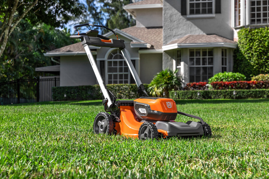 Husqvarna LE-322R Battery Powered Push Mower