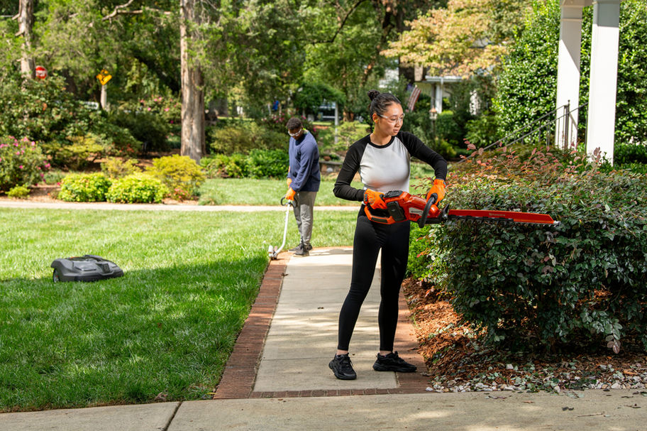 Husqvarna 320iHD60 Hedge Master Battery Powered Hedge Trimmer Kit