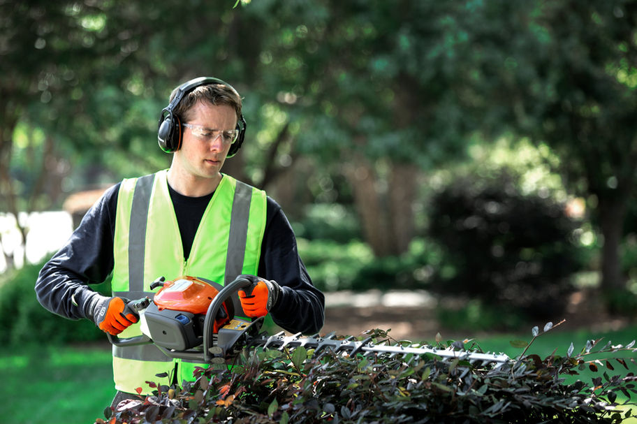 Husqvarna 522HDR75S Gas Powered Hedge Trimmer
