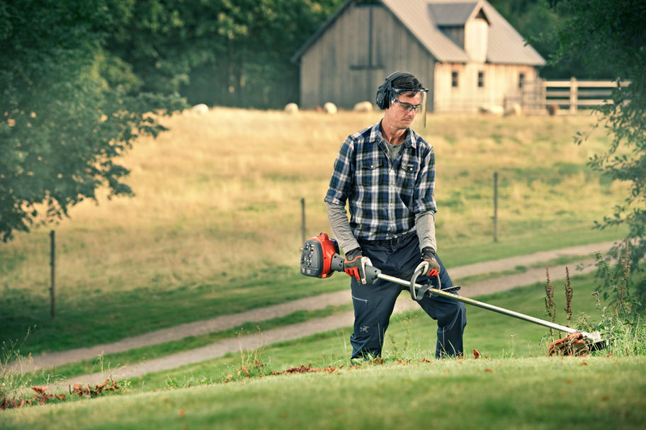 Husqvarna 122RJ Gas Powered Brushcutter