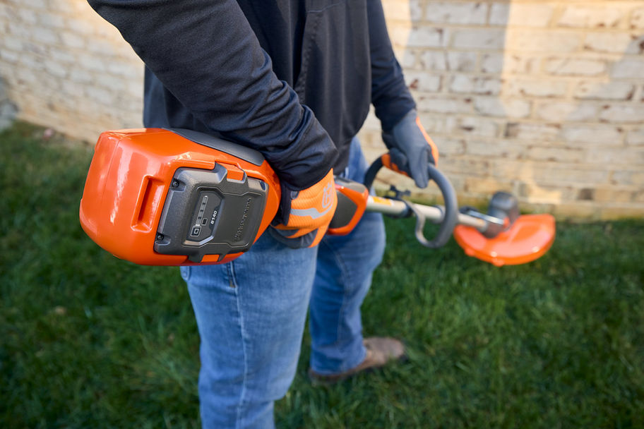 Husqvarna 110iL FLXi Battery Powered Grass Trimmer Kit