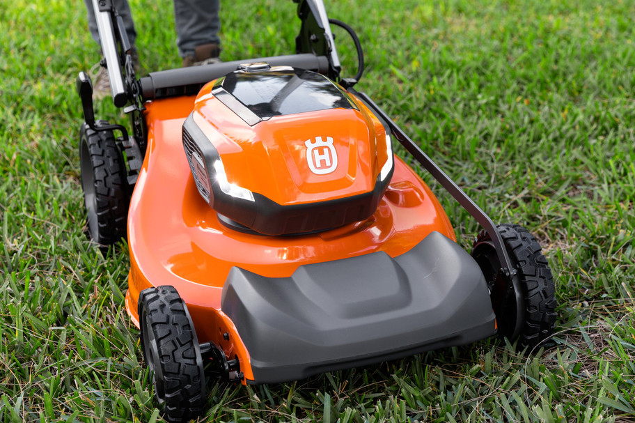 Husqvarna LE-322R Battery Powered Push Mower