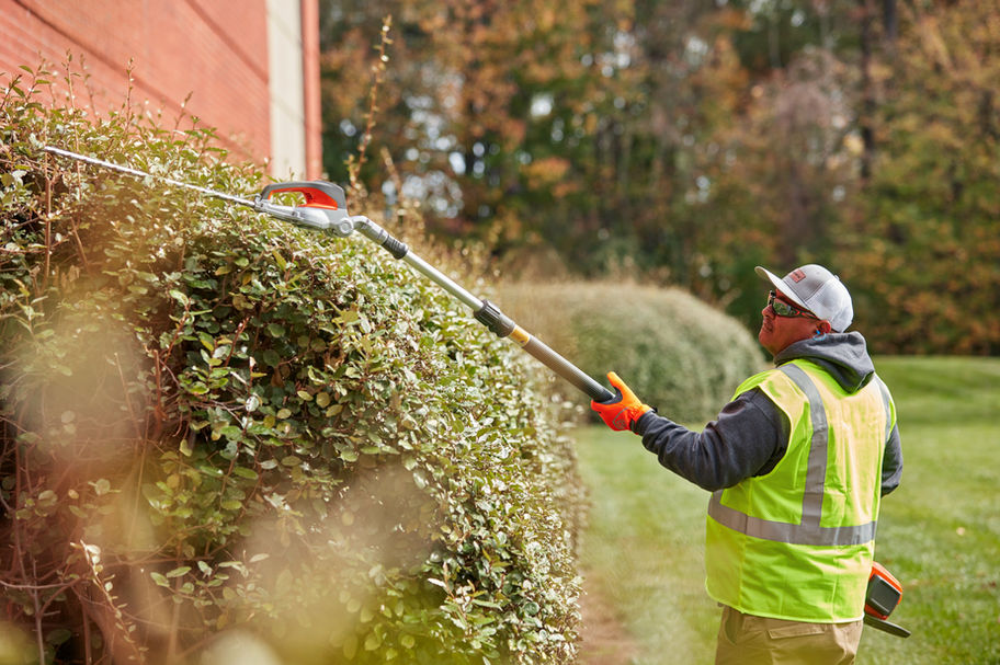 Husqvarna 520iHT4 Battery Powered Hedge Trimmer
