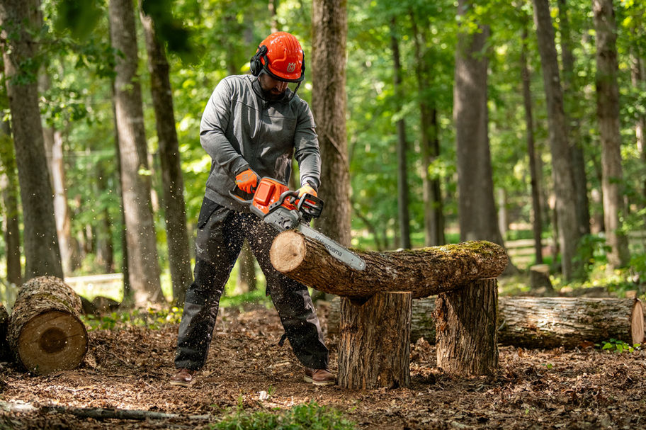 Husqvarna 350i Battery Powered Chainsaw
