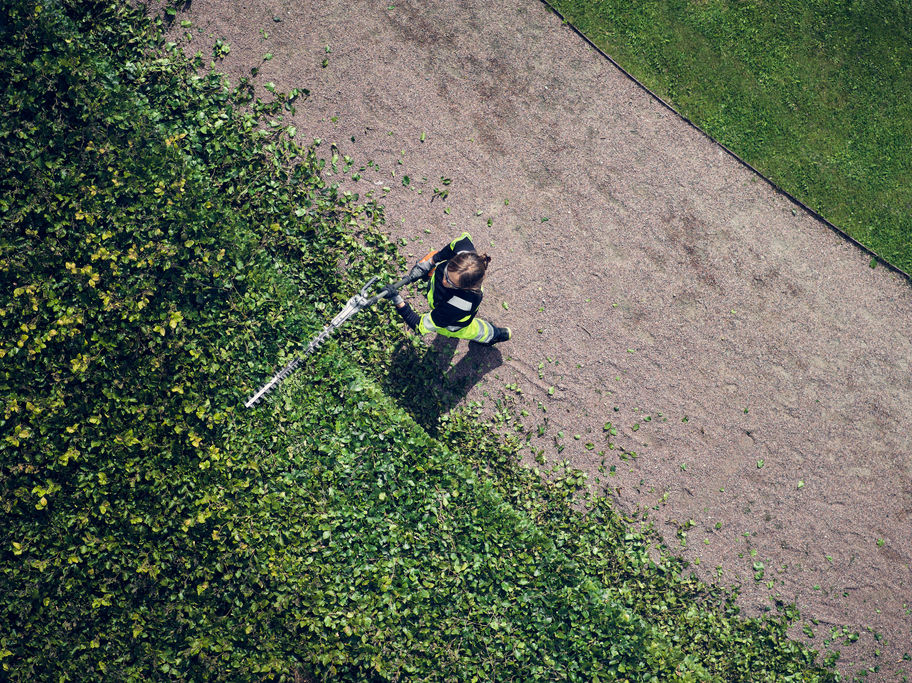 Husqvarna 525iHE3 Battery Powered Hedge Trimmer