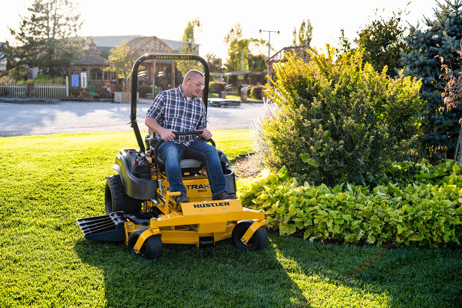 Hustler FasTrak SDX Gas Powered Zero Turn Lawn Mower