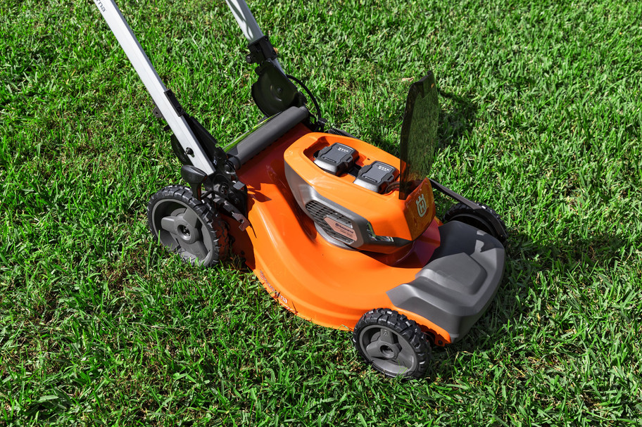 Husqvarna LE-322R Battery Powered Push Mower