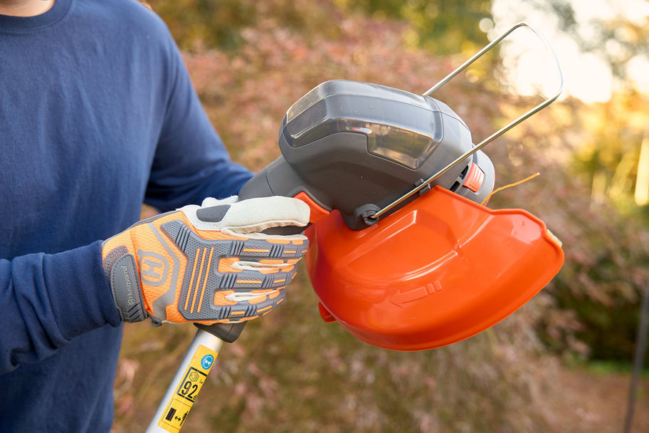 Husqvarna 110iL FLXi Battery Powered Grass Trimmer Kit