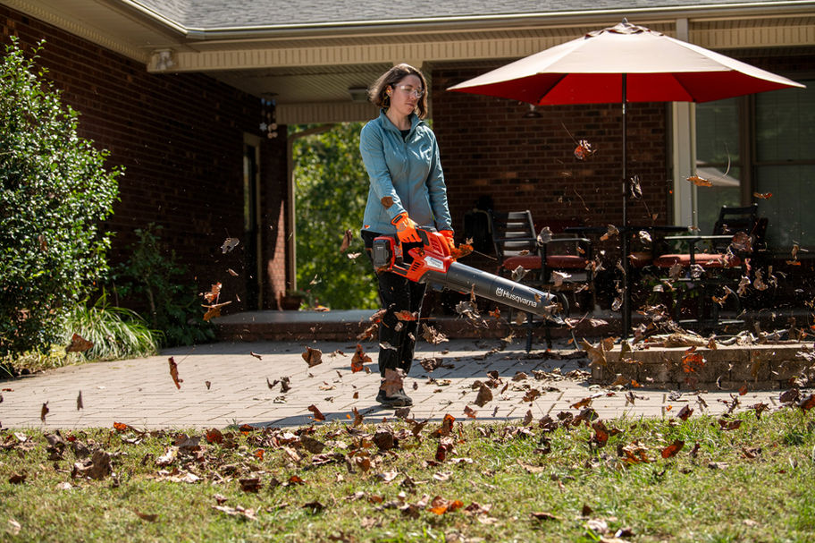 Husqvarna 350iB Battery Powered Hand Blower Kit