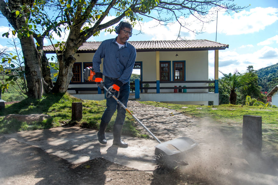 Husqvarna LK BR600 Bristle Brush Attachment