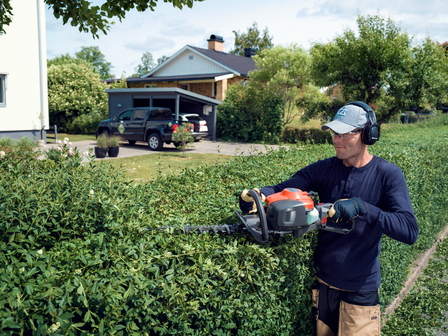 Husqvarna 322HD60 Gas Powered Hedge Trimmer