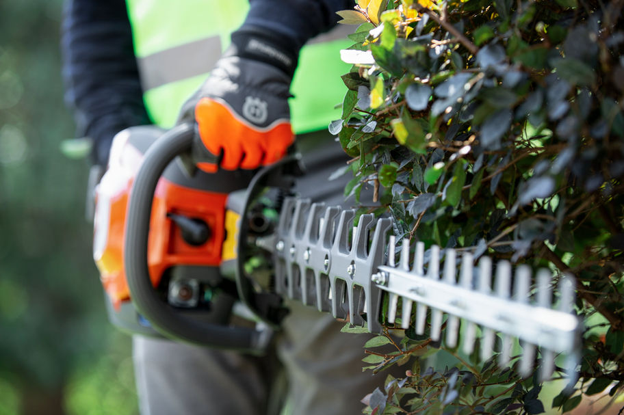 Husqvarna 522HDR75S Gas Powered Hedge Trimmer