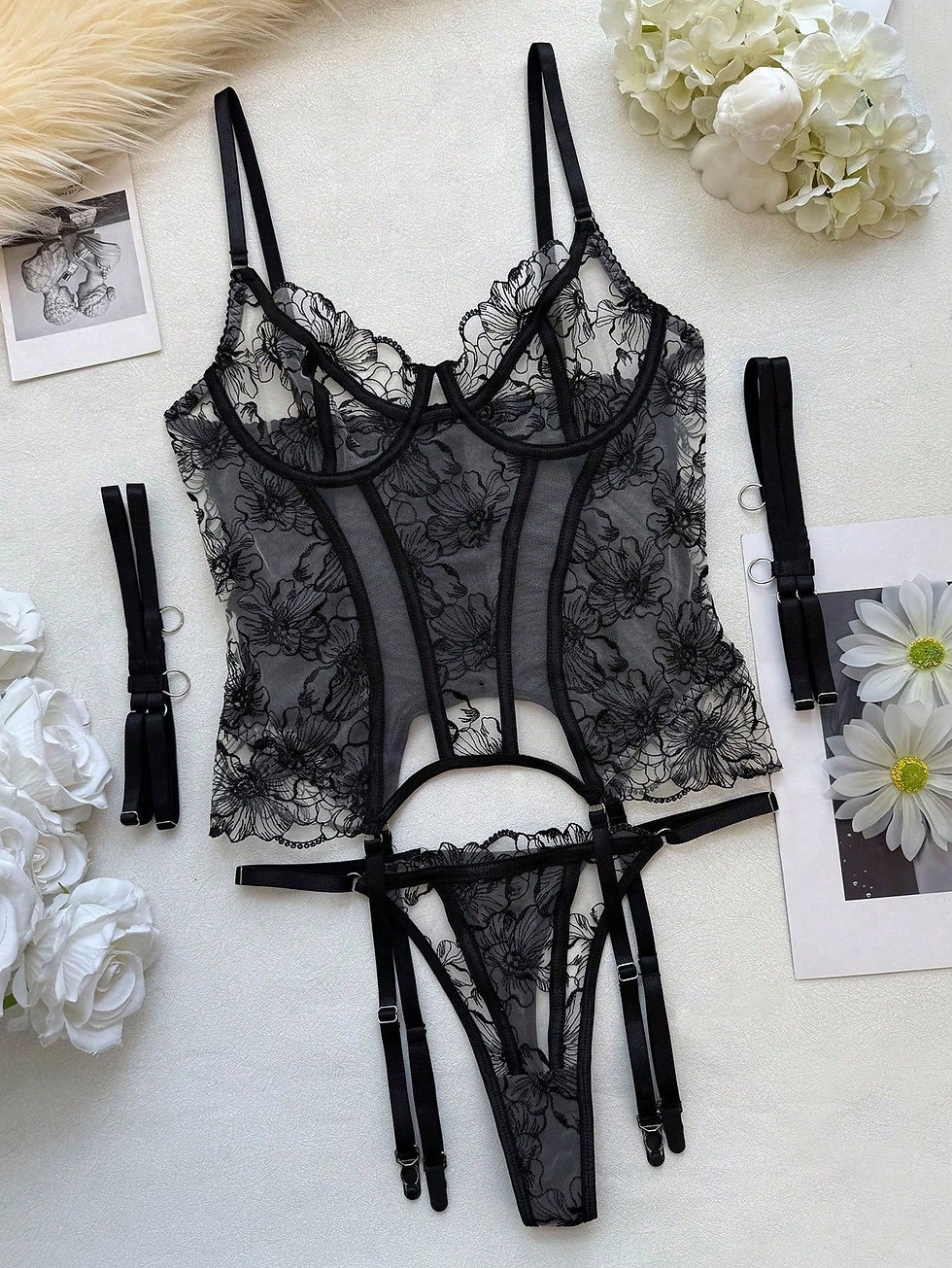 Miniatura: Conjunto de lencería transparente y estampado floral 