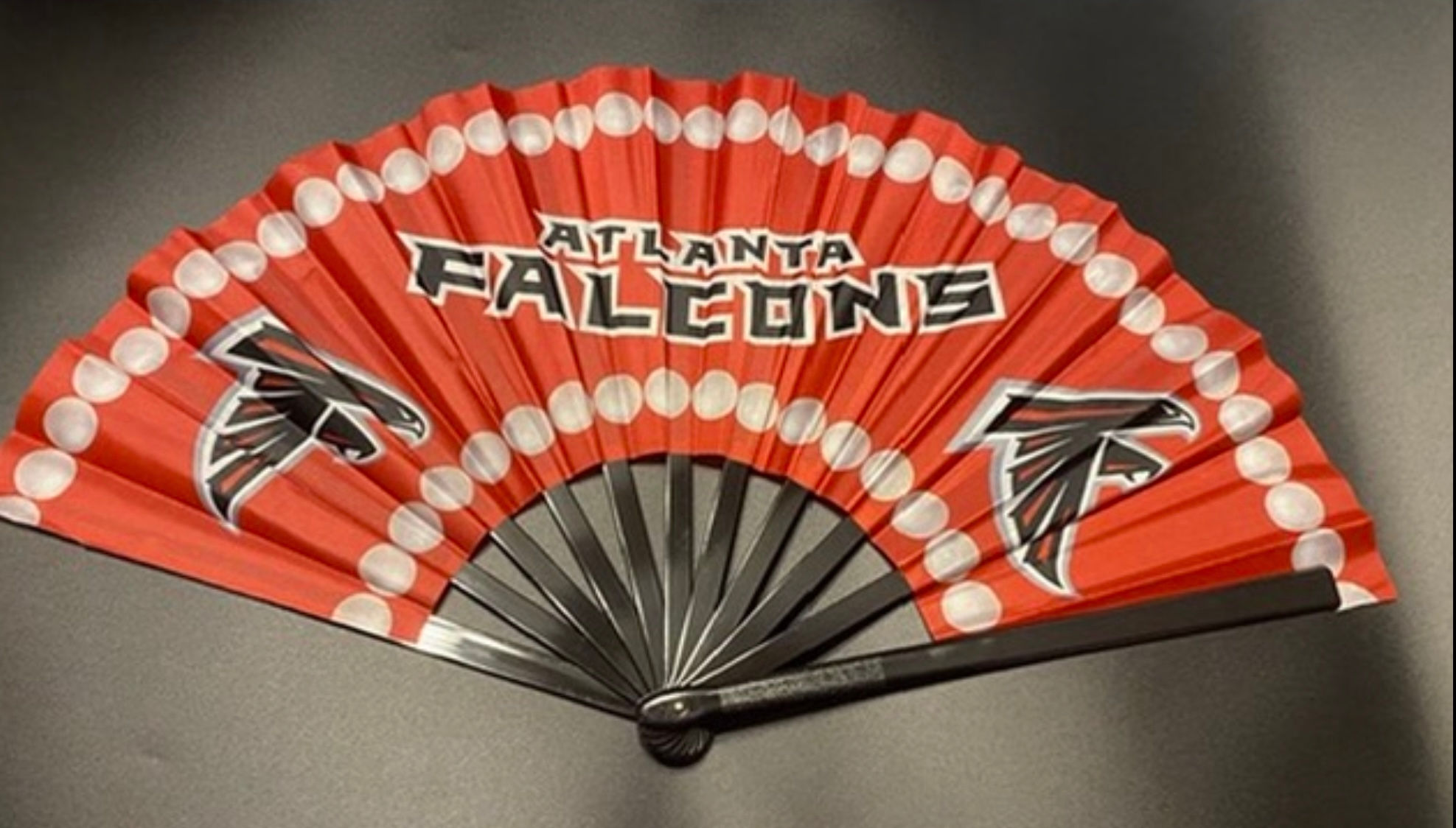 Fan Falcon "clutching my pearls" for the WIN!