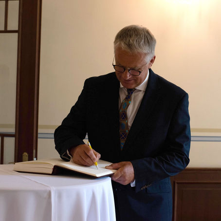 Tiek rakstīta vēsture!