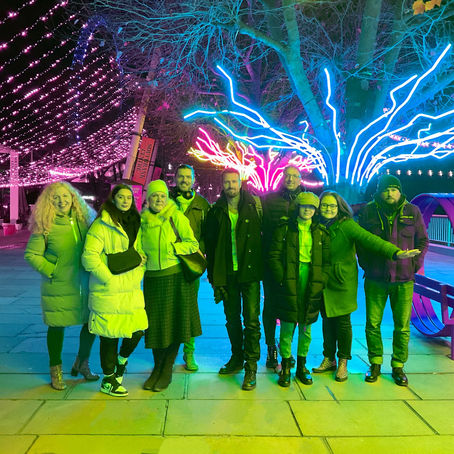 Latvieši Londonā turpina attīstīt teātri un iestudēt izrādes latviešu valodā.