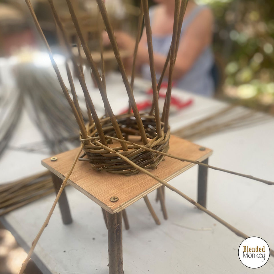 Support used to make the garlic baskets / bird feeders