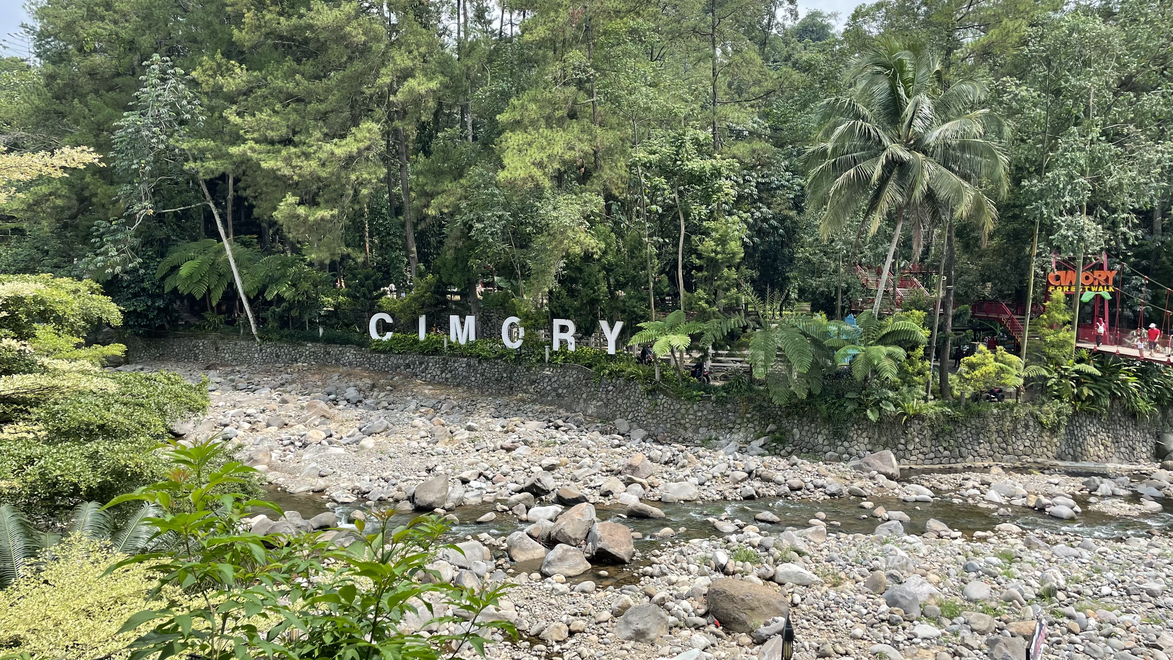 Cimory Riverside Puncak, Pengalaman Kuliner di Pinggir Sungai — inspirasi dari Villa Bango di Cilember, Puncak