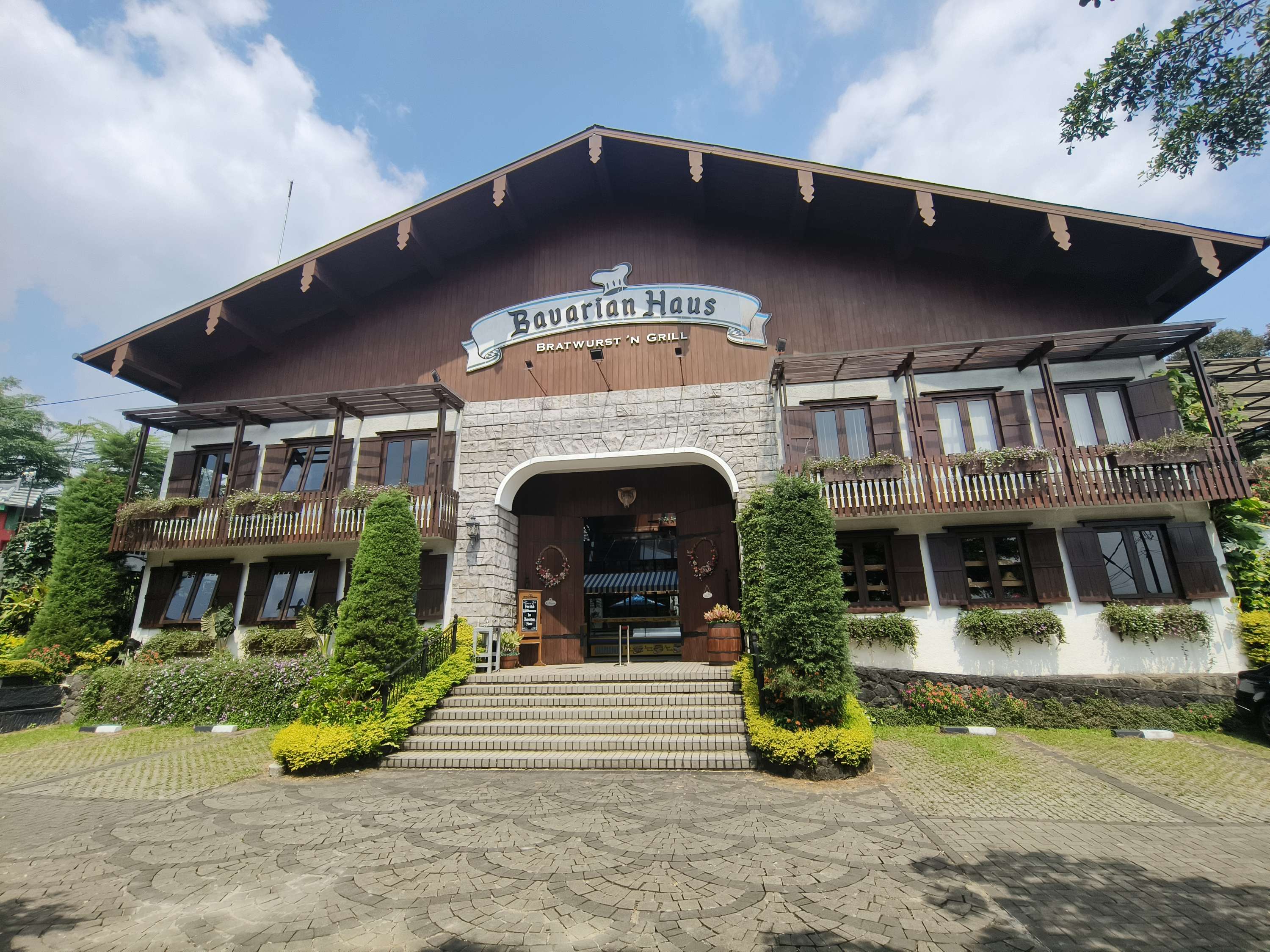 Menikmati Kuliner Jerman di Bavarian Haus, 6.3km dari Villa Bango — inspirasi dari Villa Bango di Cilember, Puncak