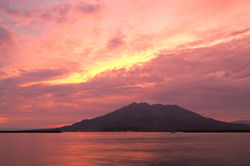 作品-3　赤紫の朝・・・佐多 逸朗