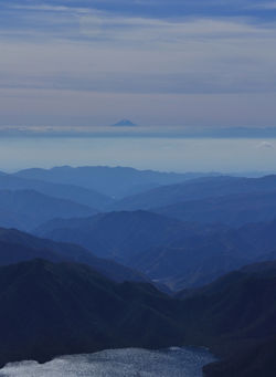 作品-23　中禅寺湖と雲海の富士・・・武内　尚志