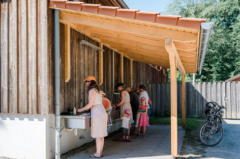 Aussenspuehle_Duschhaus_1_Campingpark_Suedheide