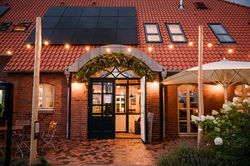 Lichterketten_Abendstimmung_restaurant_Erbsenbinder_Camping_am_Deich
