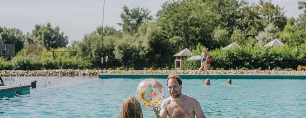 Familie-Spaß_Baden_Schwimmteich_Pool_Nordseecamping_zum_Seehund