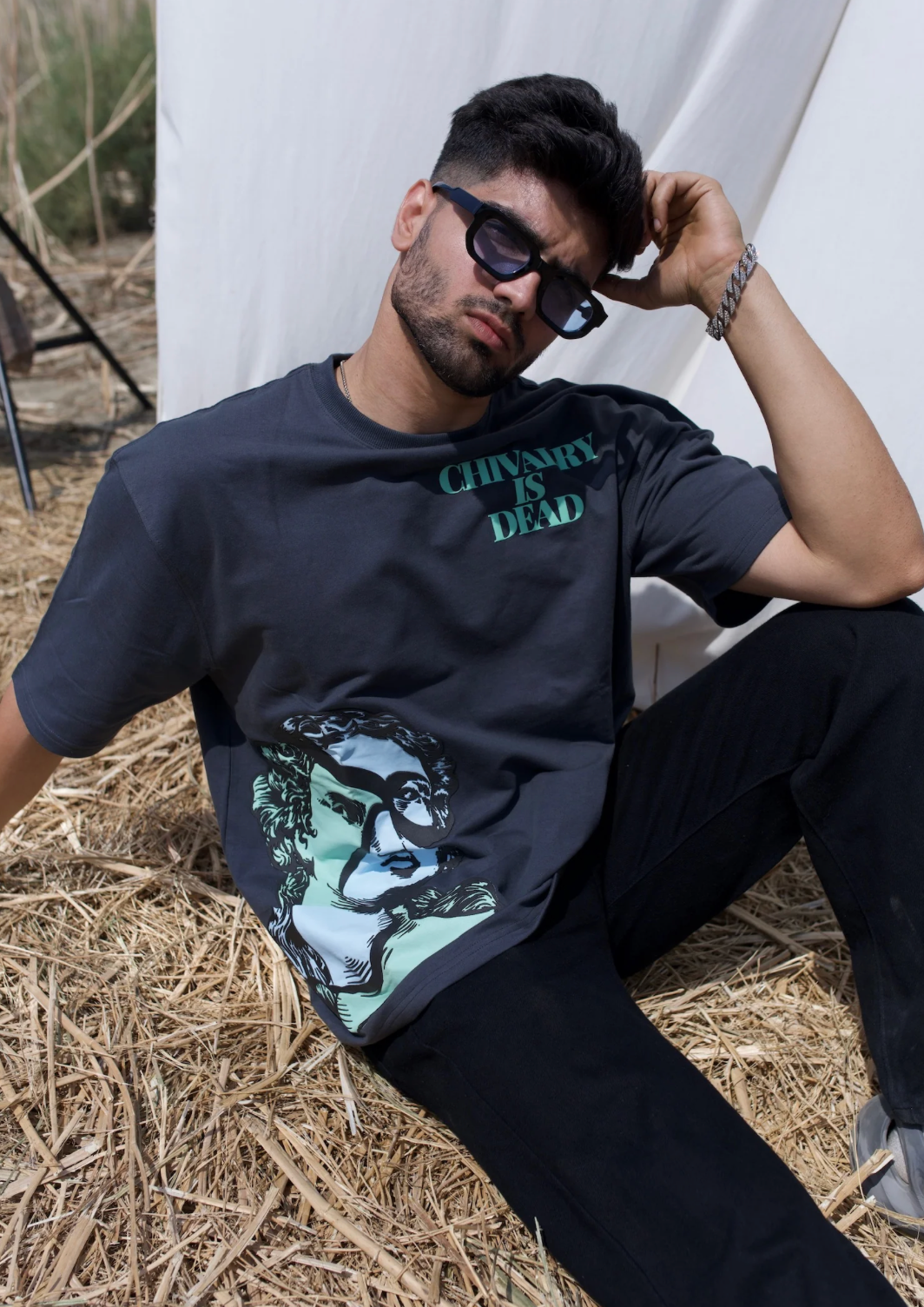 CHIVALRY IS DEAD TEE KNOTEAZY