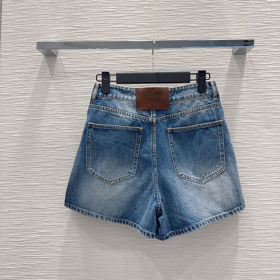 תמונה ממוזערת: Short Celine 
