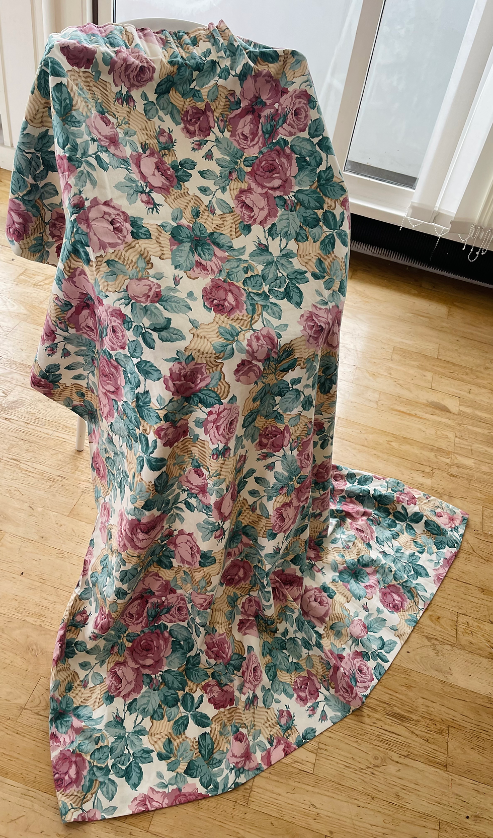 Thumbnail: Sanderson Vintage Curtain Garland and Roses
