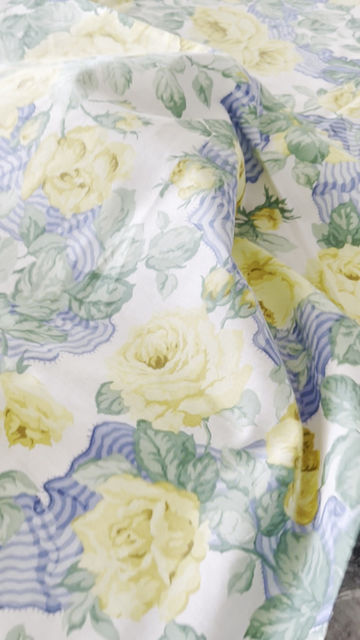 Thumbnail: Vintage Sanderson Garland and Roses Fabric