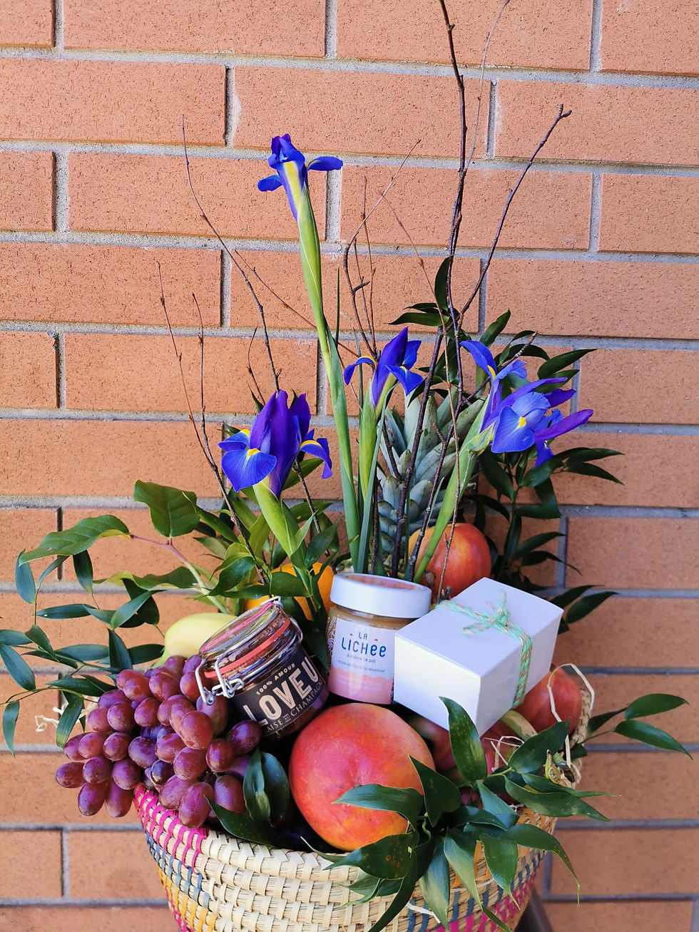 Miniature : Panier de fruits & gourmandises 01