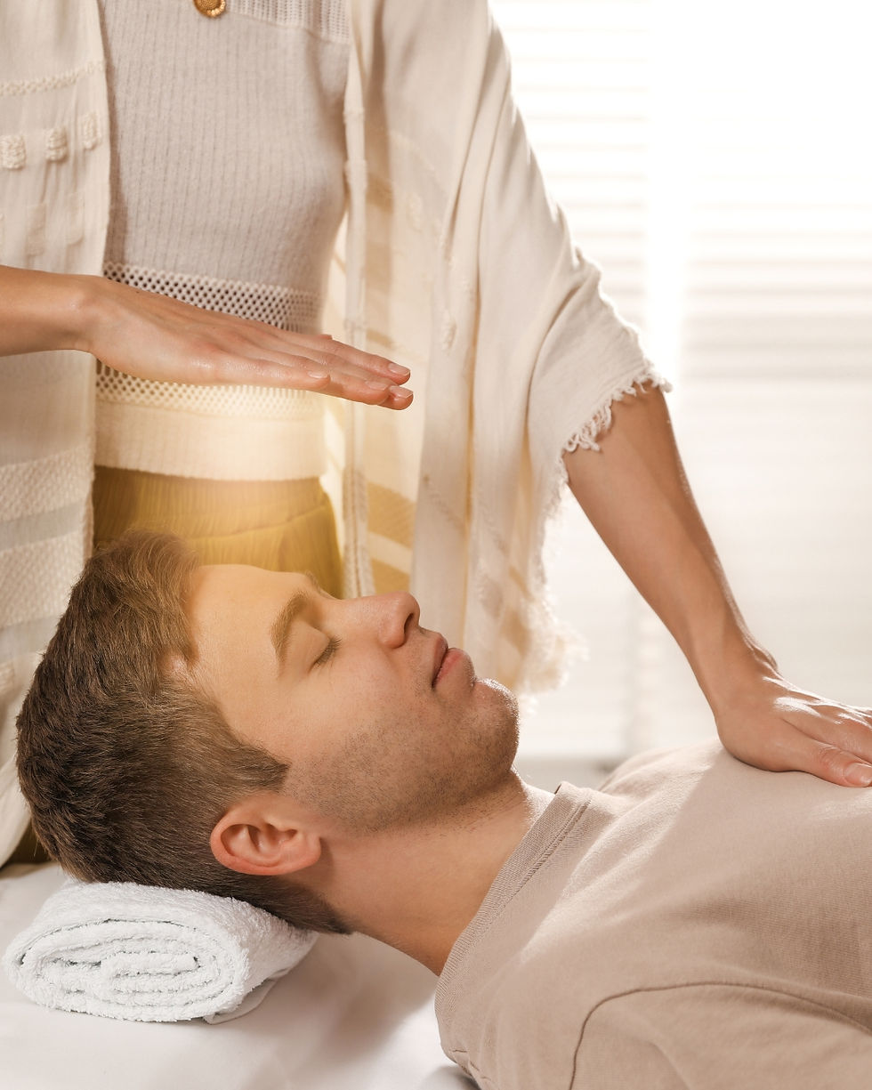 Illustration d’un soin énergétique pour rééquilibrer l’aura et les chakras