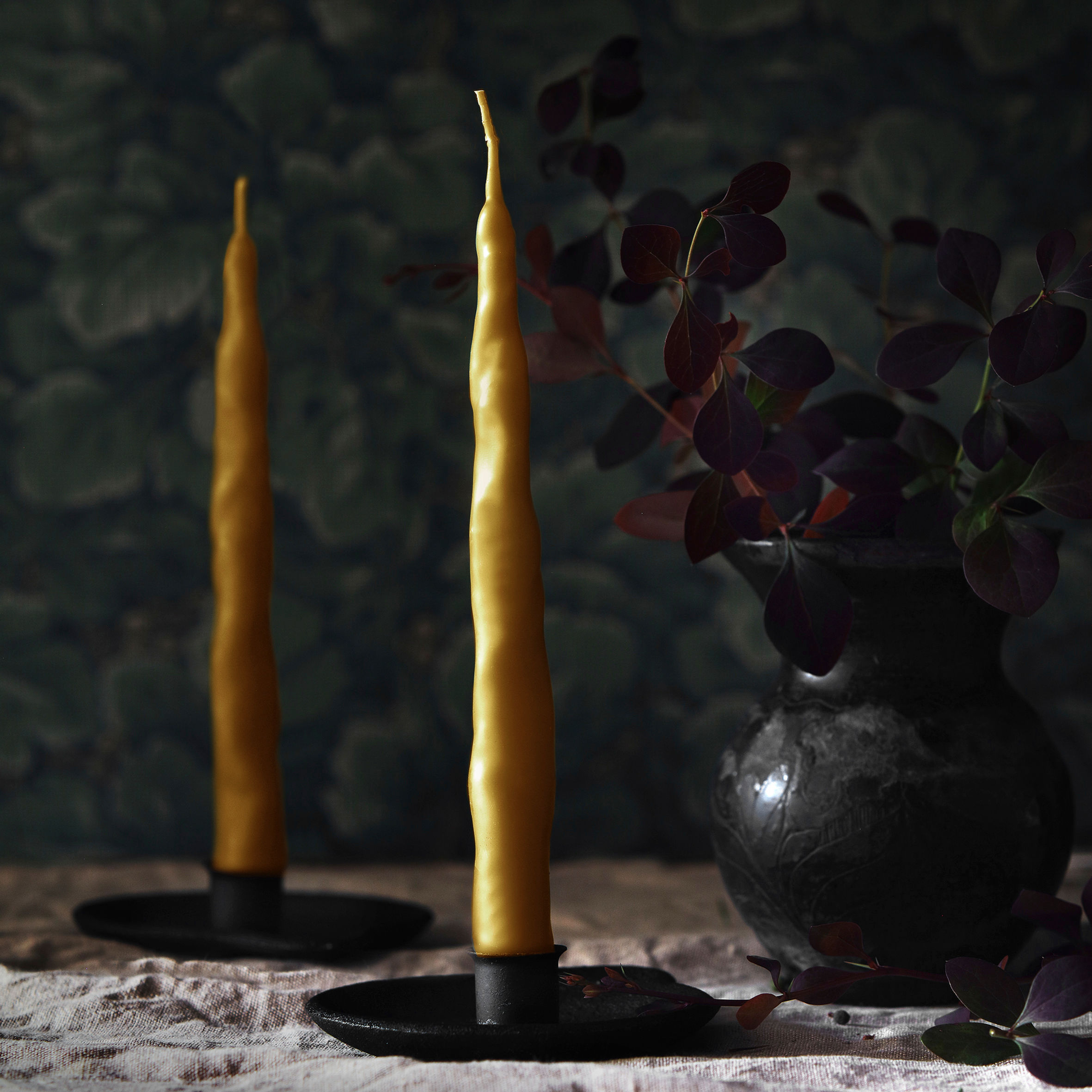 suomalainen mehiläisvahakynttilä -pari, keltainen