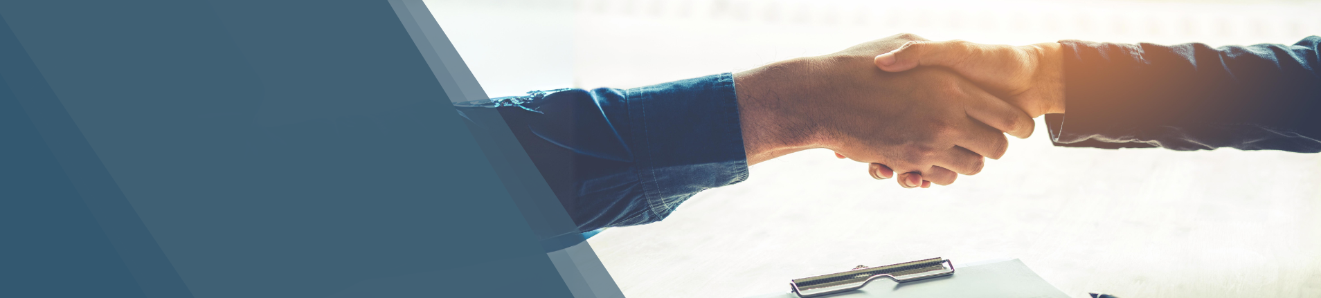 Logo Gradiant Geométrico Moderno Limpio Morado Naranja Rosa (500 x 200 px) (500 x 170 px) 