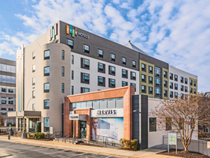 U.S. Hotel Cap Rates in 2025: Trends, Drivers, and Segment Analysis