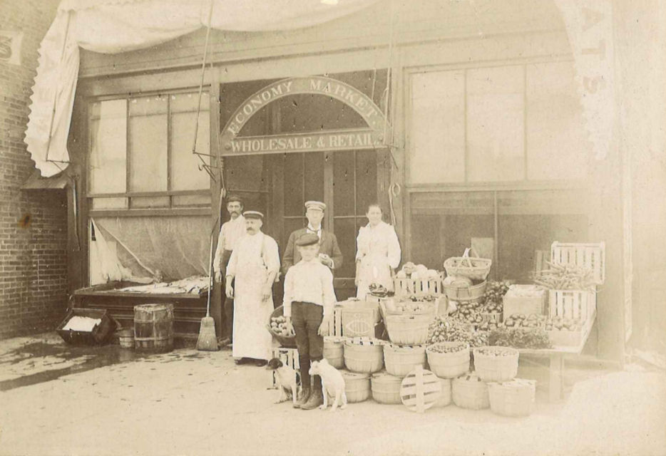 Kuite Market - year unknown; source: Holland Museum Digital Collections