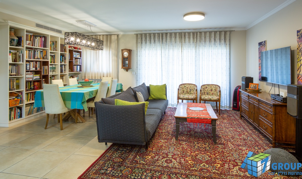התורן 13, יבנה