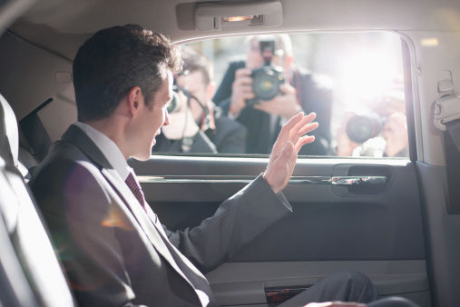 político no carro