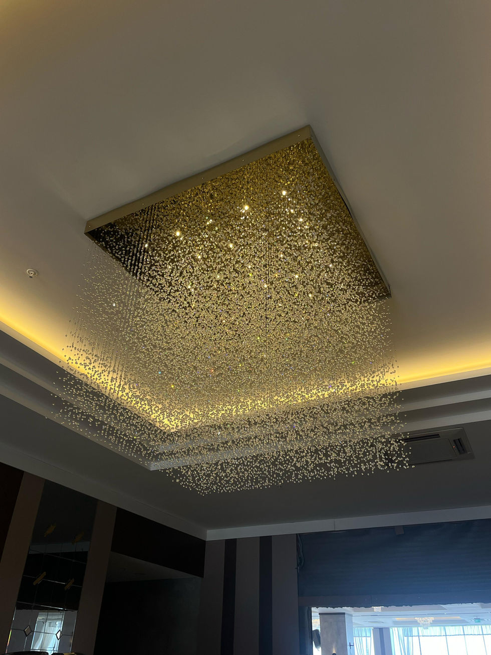 Samsun Deluxe Düğün Salonu Özel Tasarım Konspet Kristal Taşlı Avizeleri