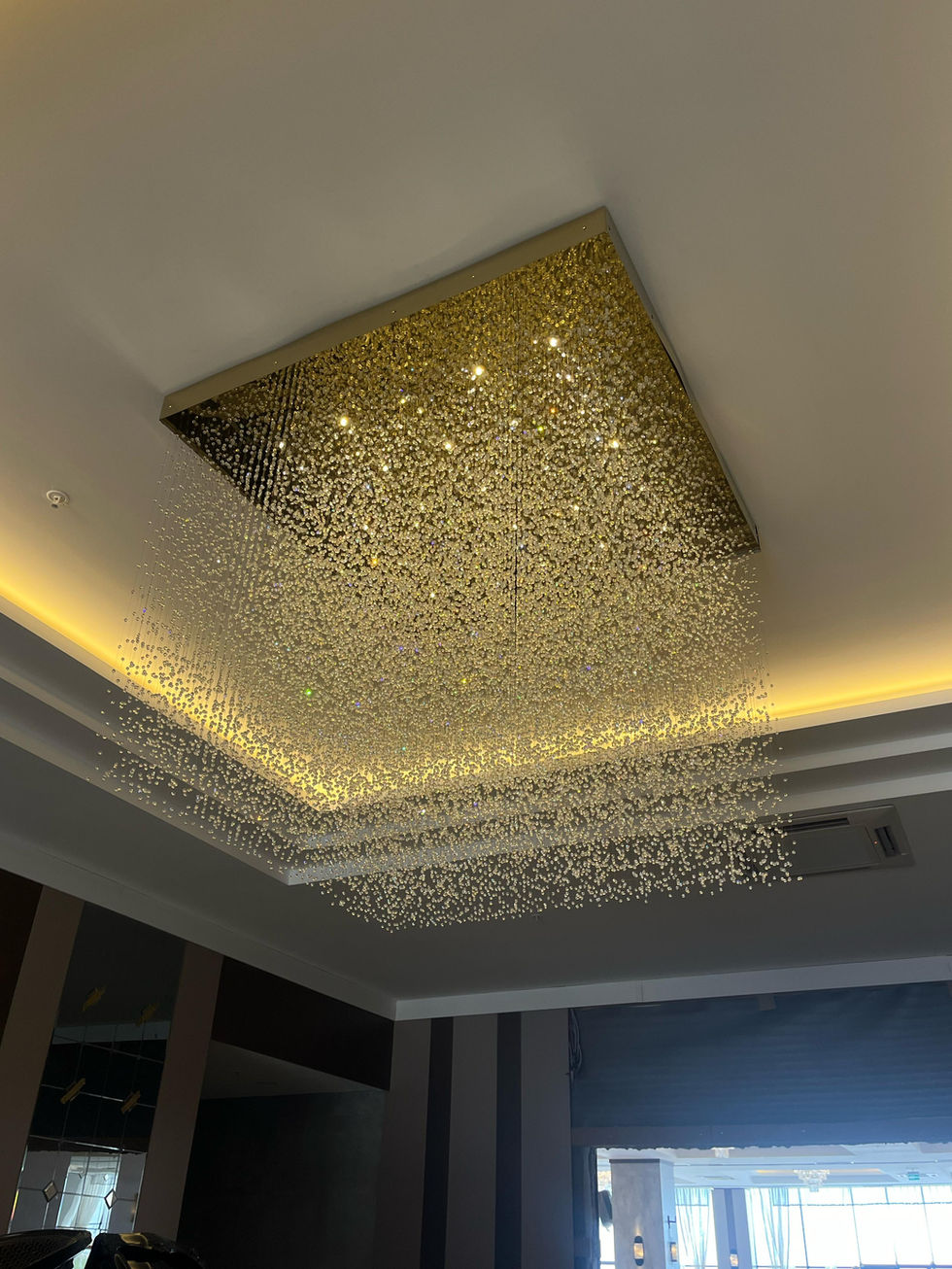 Samsun Deluxe Düğün Salonu Özel Tasarım Konspet Kristal Taşlı Avizeleri