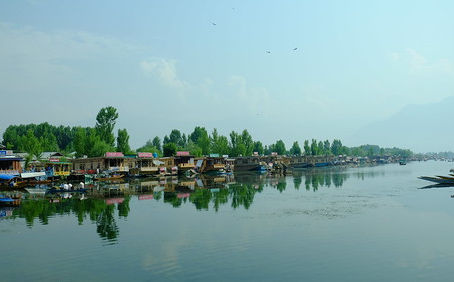 Unveiling the Majesty of Srinagar Tourism: Exploring Colonial Charms and Serene Houseboat Escapes