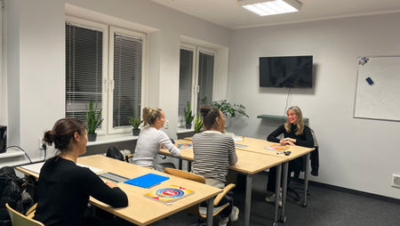 Trwają rozpoczęte w Październiku 60 h. zajęcia j.angielskiego poziom A2. 