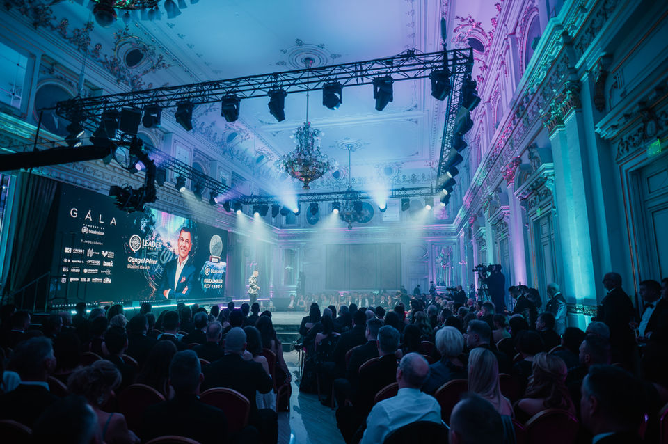 Bizalmikör - Bizalmi Gála, LOY