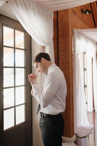 groom/getting/ready