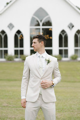 groom solo photography